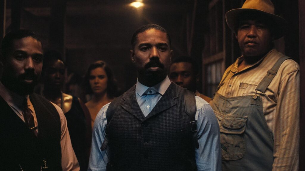 Michael B. Jordan en la película Sinners